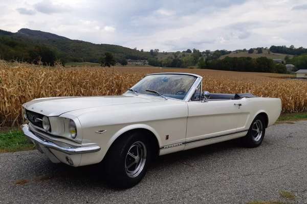 Ford Mustang GT  VENDU Motors V8