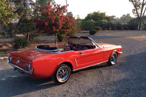 fORD Mustang 1965 Convertible  VENDU Motors V8