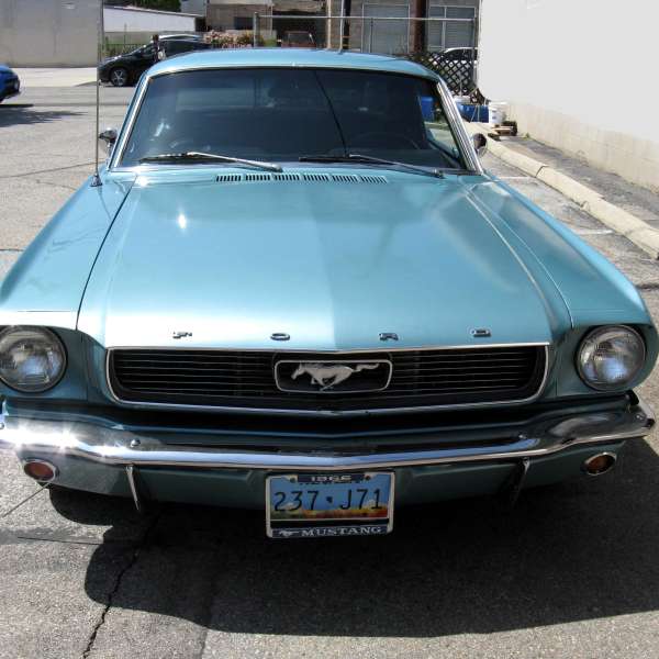 IMPORT Ford Mustang 1966  motors v8