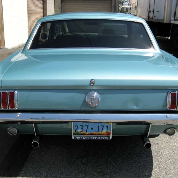 IMPORT Ford Mustang 1966  motors v8