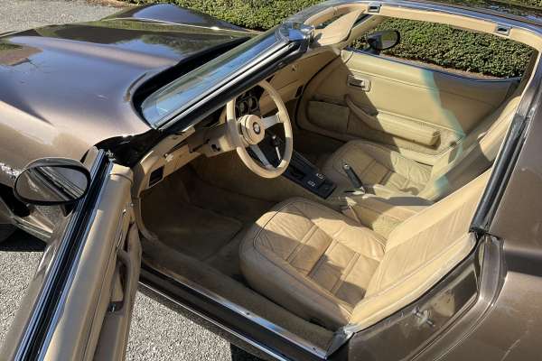 Chevrolet Corvette 1978 Motors V8