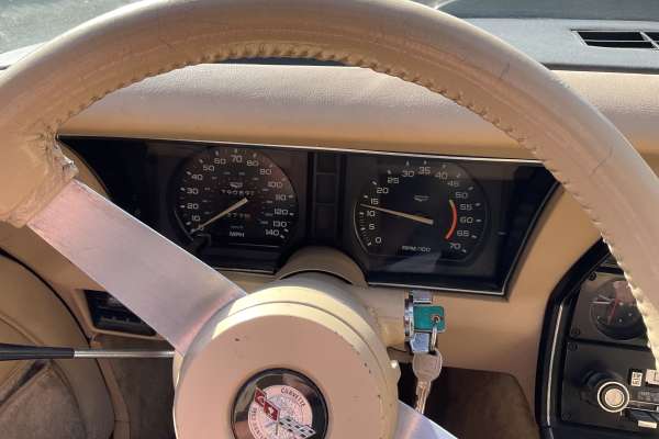 Chevrolet Corvette 1978 Motors V8